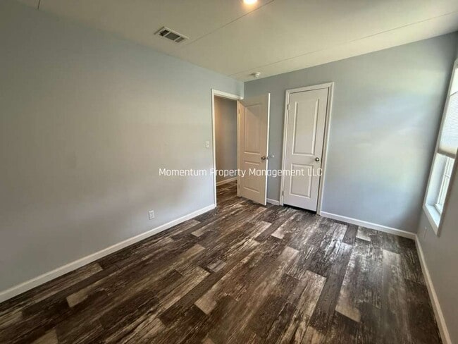 Building Photo - Move-In Ready!