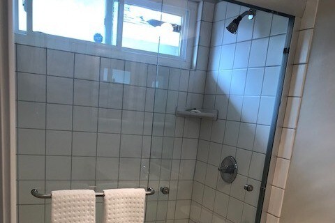 Master Bath - 1474 Dos Palos Dr