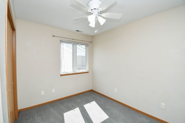 Building Photo - Comfortable 3-Bedroom Condo in Brandon – Available Now!