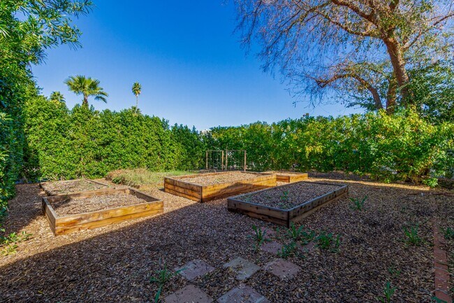 Building Photo - Beautiful Home available to lease!
