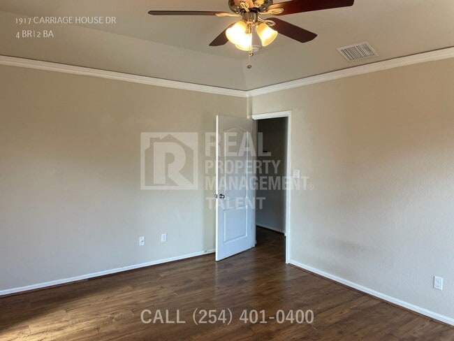 Building Photo - 1917 Carriage House Dr