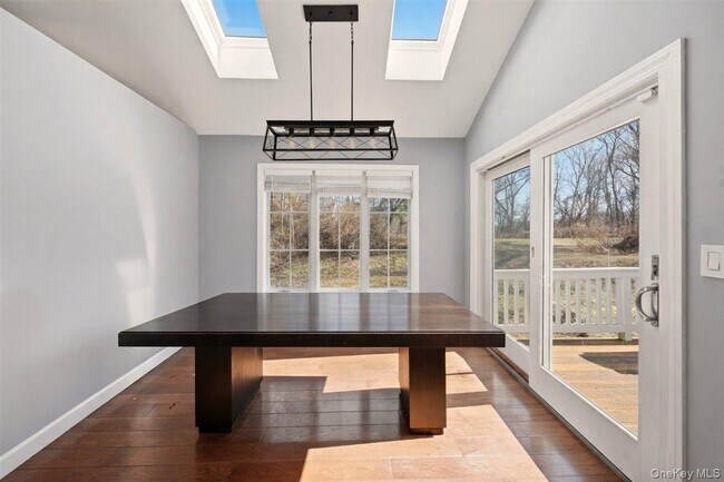 Building Photo - 42 Clarewood Dr