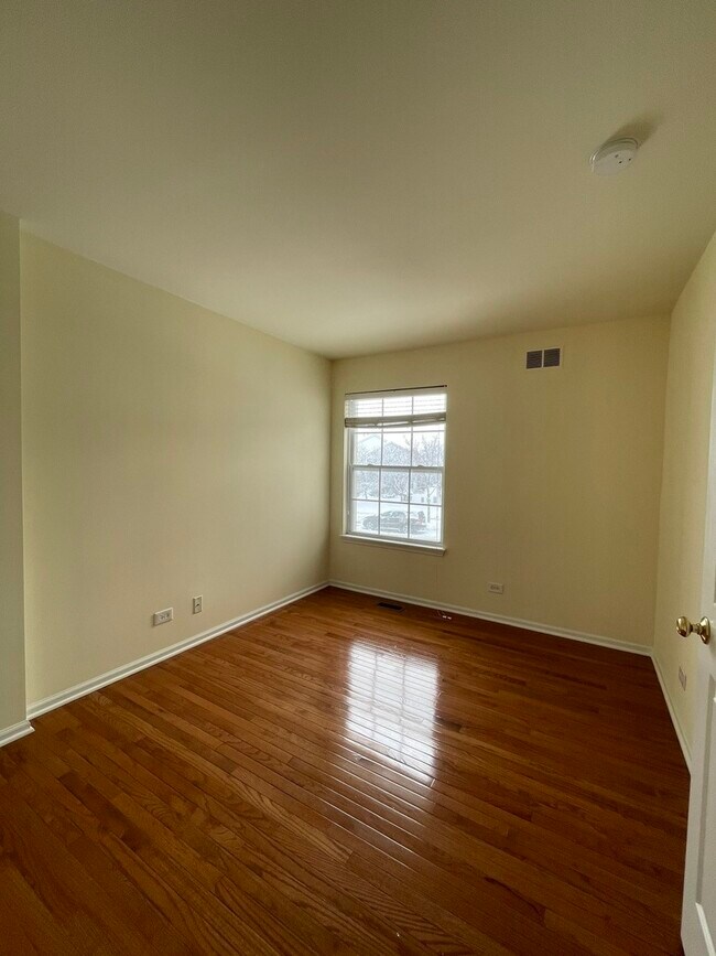 Building Photo - 857 Stuarts Dr