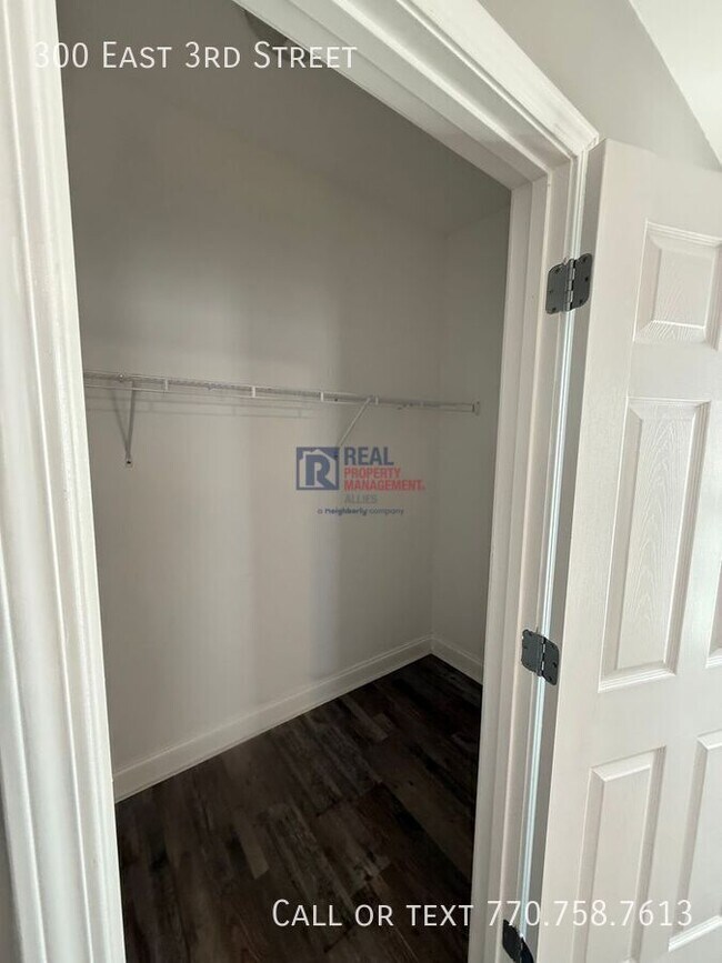 Building Photo - 300 E 3rd St NE