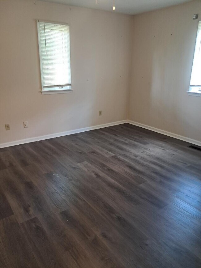 Building Photo - 1706 Ridgewood Dr