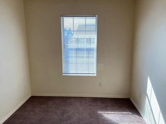 Building Photo - 4204 Gus Dr