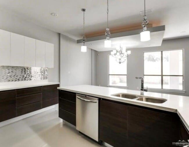 Building Photo - 25 Balboa Ave