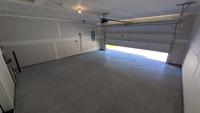 Building Photo - 4693 W Quarterhorse Dr