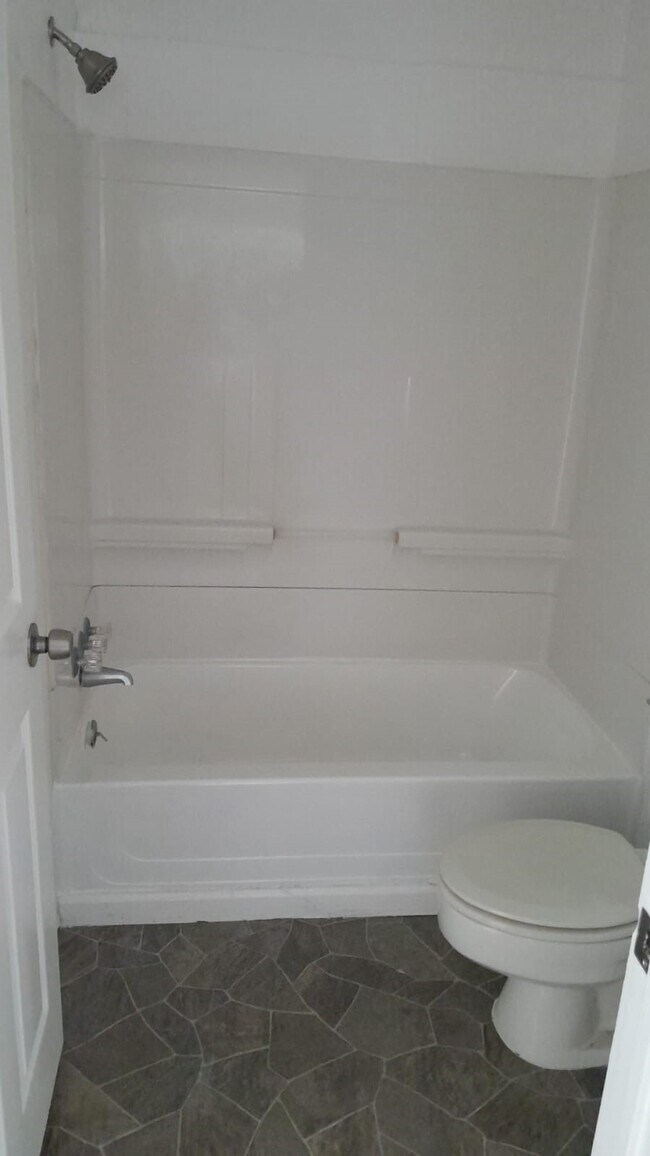 Building Photo - 2405 Franklin St