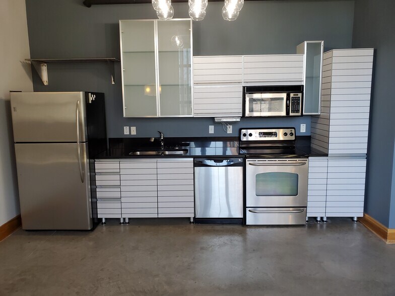 Building Photo - 411 N 22nd St