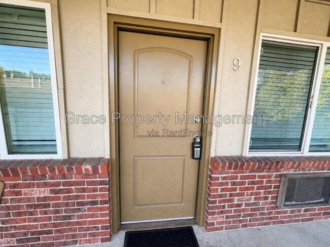 Building Photo - 1062 Josephine St