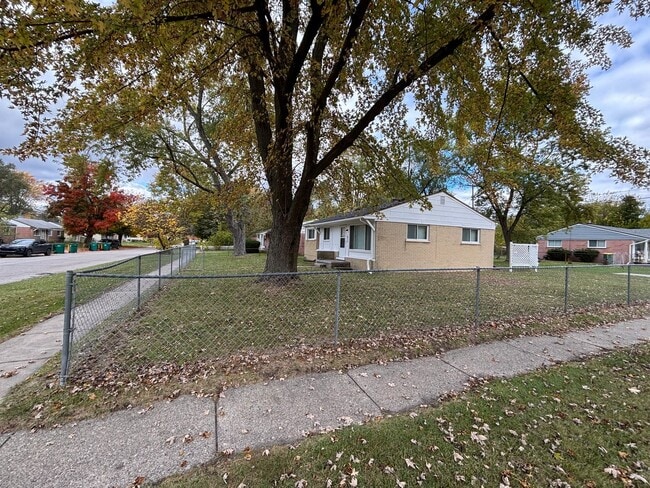 Building Photo - 3-Bedroom Home on a Corner Lot | Early Move in Available!