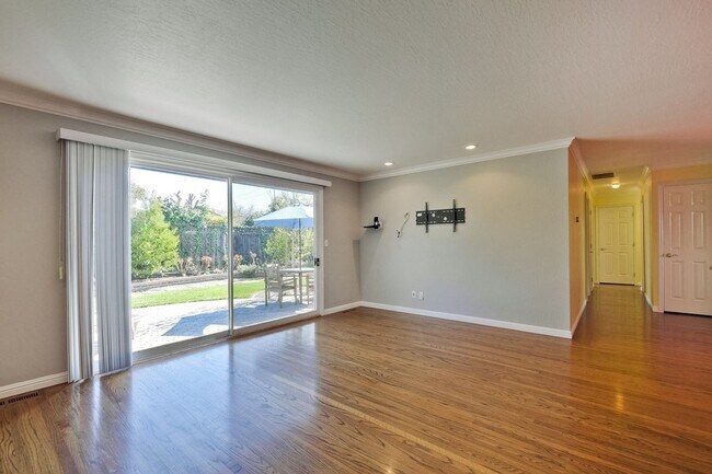 Building Photo - Wow! What a Great Home! Available Soon!