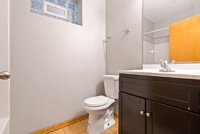 Building Photo - 5848 S Prairie Ave