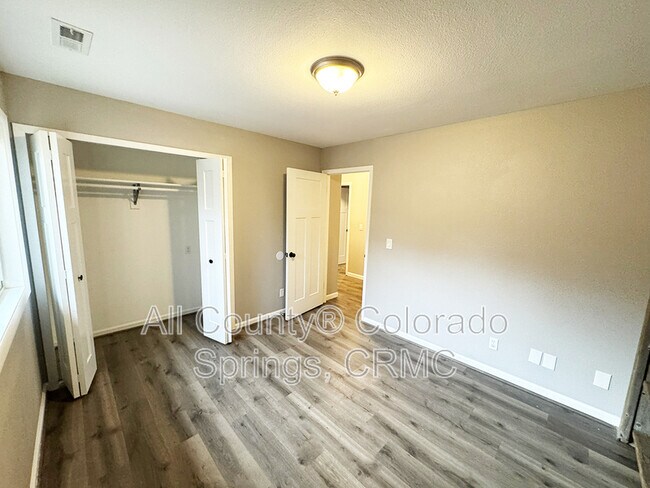 Building Photo - 460 Wintery Cir N