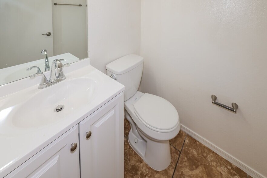 Building Photo - 4124 E Anderson Dr