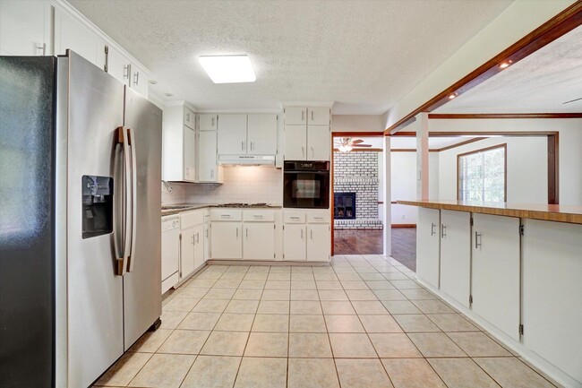 Building Photo - 606 Evergreen Dr