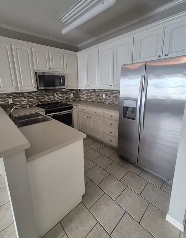 Building Photo - 3 bed 3 bath one block away from Baylor