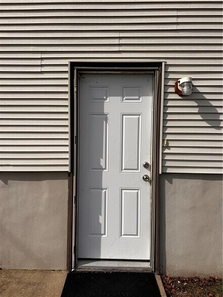 Building Photo - 24 Lewis St