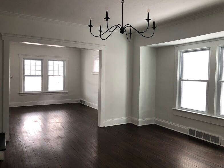 Building Photo - 14623 Clifton Blvd