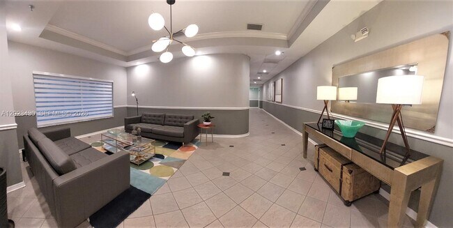 Building Photo - 2642 Collins Ave