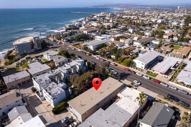 Primary Photo - Charming 2 BR Near Sunset Cliffs with 2 Pa...