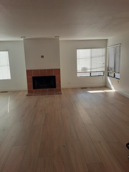 Living room area - 512 Geneva Ave