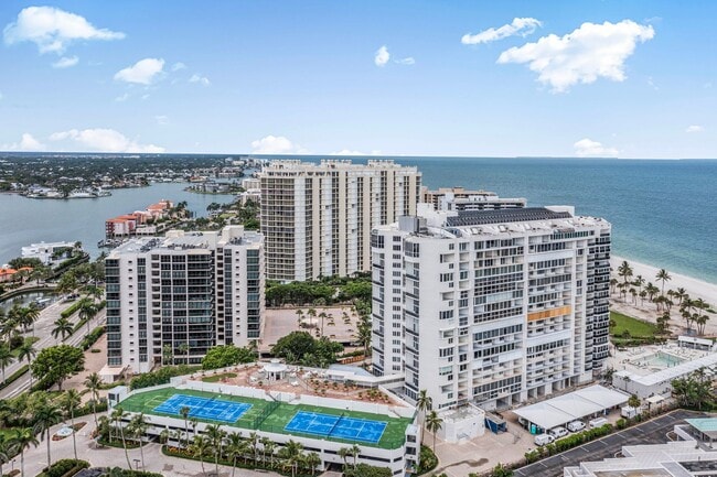Building Photo - Rare 18th-Floor 3 bed, 3 bath Beachfront C...