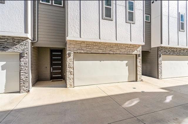 Building Photo - 2239 Lovedale Ave