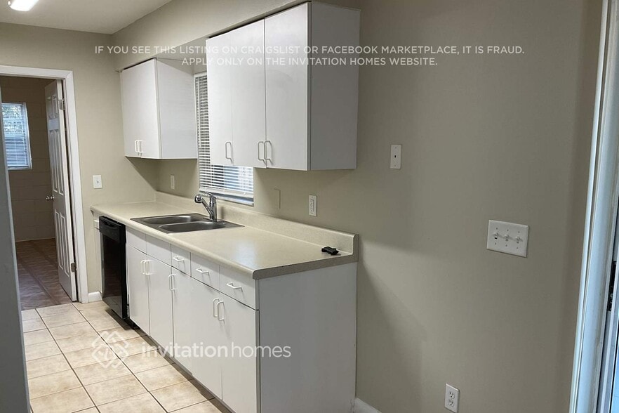 Building Photo - 102 Balboa Ct