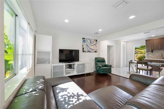 Building Photo - 2401 SW 26th St