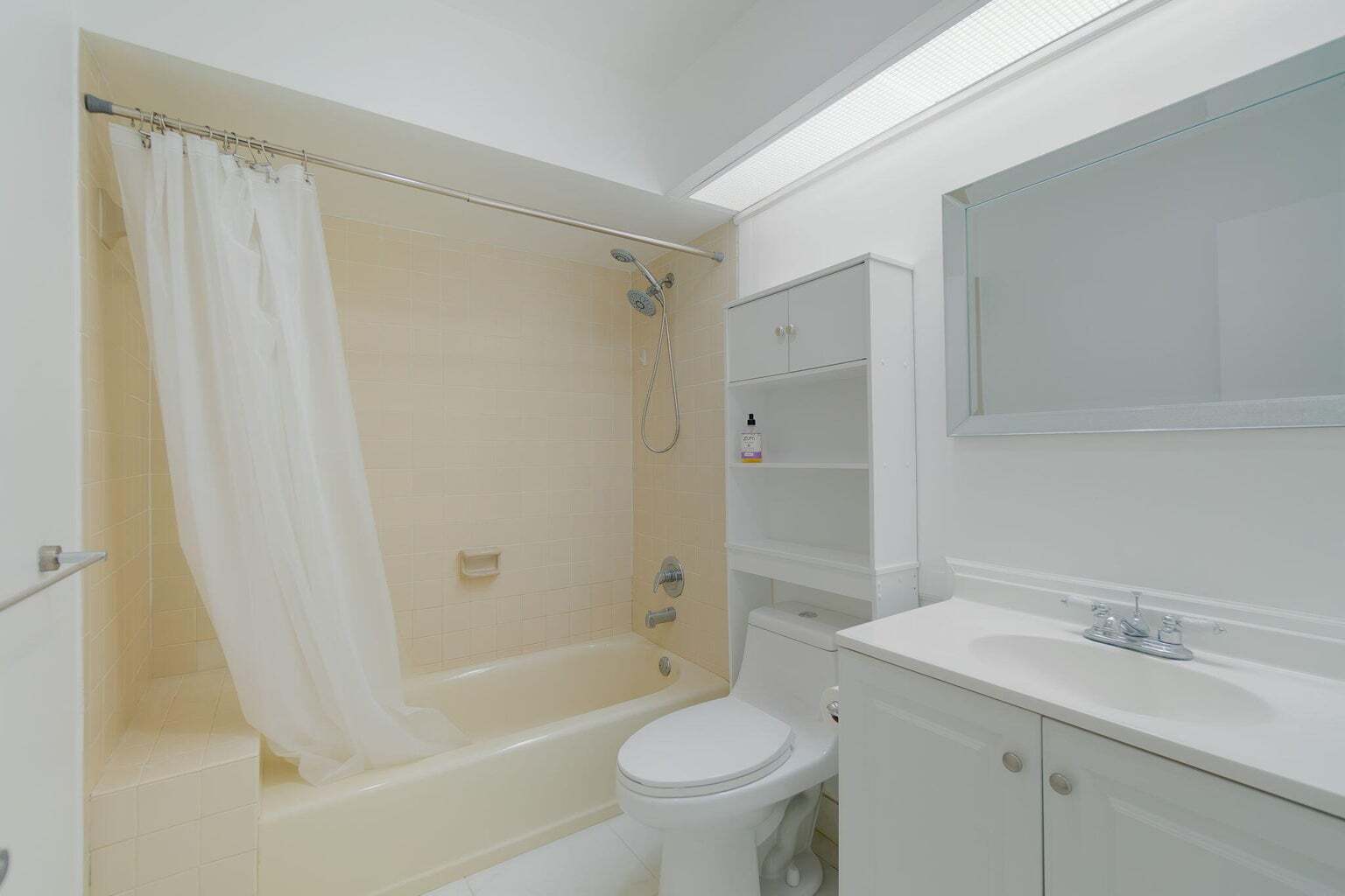 Building Photo - 6090 Aloma Ln