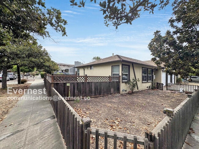 Building Photo - 924 Allerton St