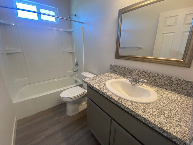 Building Photo - 3/2.5 home in Private Gated Community with Yard