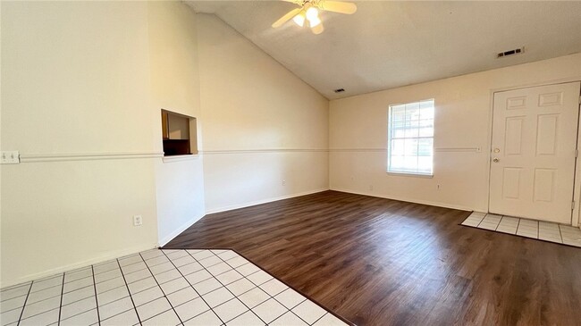 Building Photo - 10 Brookhaven Ct