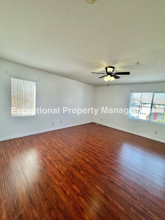 Building Photo - Beautiful Golf Course Home