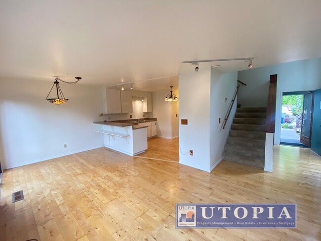 Building Photo - Charming 3 bed, 1.5 bath home in Live Oak, close to the beach and local markets