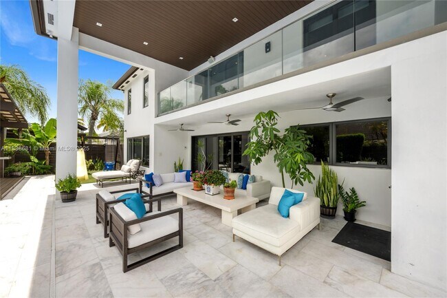 Building Photo - 9465 NW 52nd Doral Ln