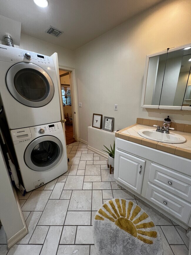 Building Photo - 21980 Alta Dr