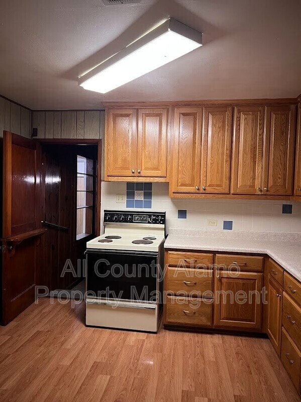 Building Photo - 301 Aero Ave