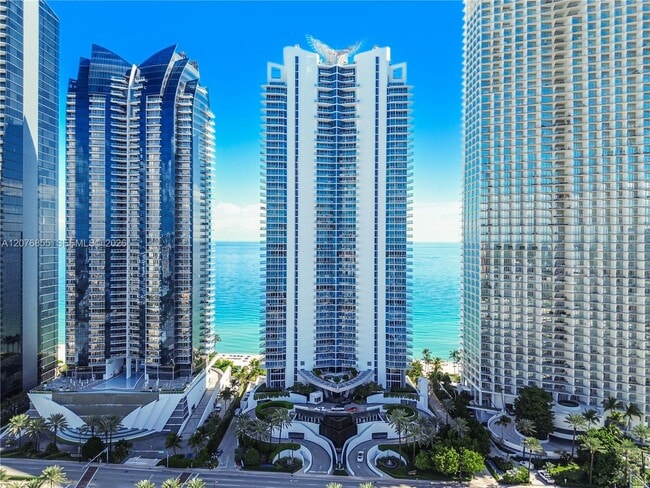 Building Photo - 17001 Collins Ave