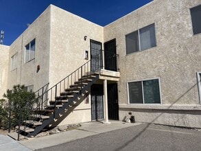 Building Photo - One bedroom one bath condo with garage, $1,050 rent