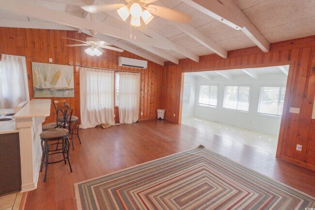 Building Photo - 4718 Seaview St