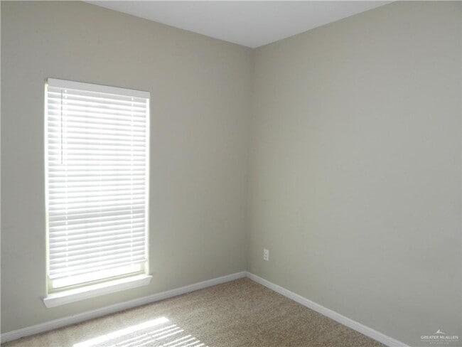 Building Photo - 15 E Candor Dr