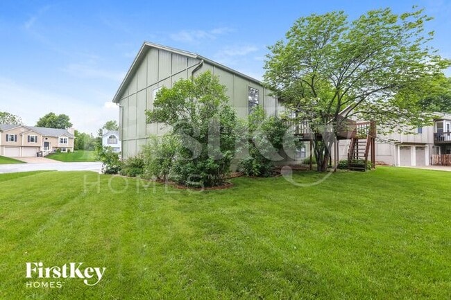 Building Photo - 517 SE Onyx Dr