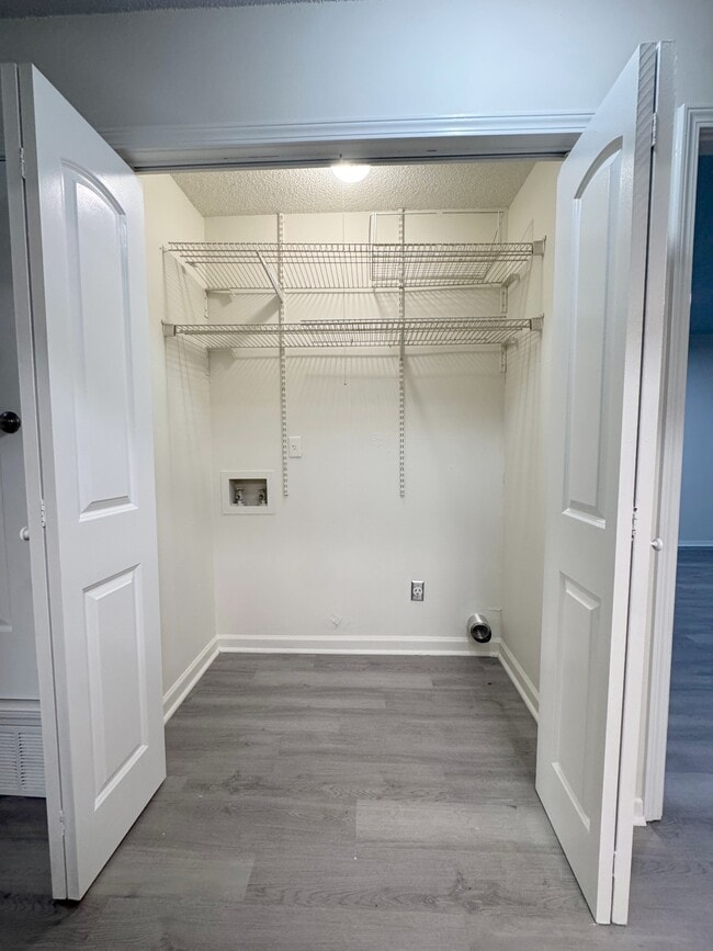 Building Photo - 3092 S Wesley Ct