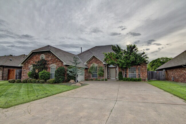 Building Photo - Spacious 3 bedroom/ Study -2264 sq ft.- Edmond Schools - Close to Quail Springs and Chisholm Cree...