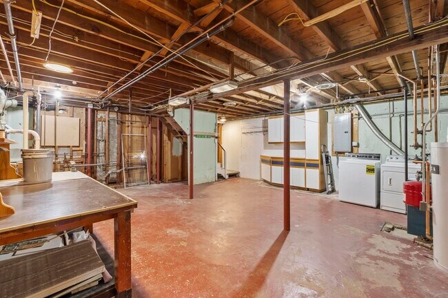 Building Photo - 14 Steele St