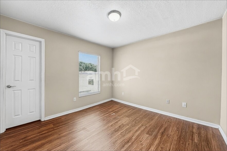 Building Photo - 5233 Mango Fruit St