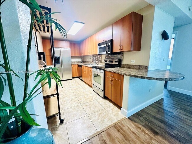 Building Photo - 7501 E Treasure Dr